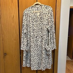 JODIFL long sleeve Leopard Print Dress with front pockets.  Size 2X.
